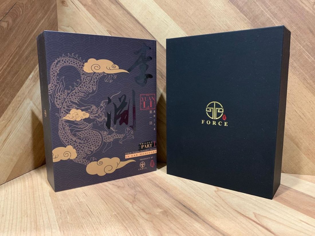 The outer sleeve of the packaging features some fine Oriental artwork. Opening it reveals an inner box that is more conventional.