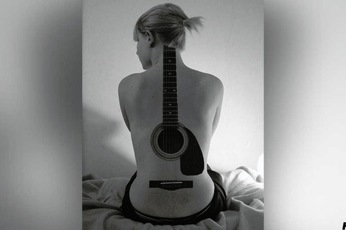 Using the back as the body of a guitar. (From: WeHeartIt)