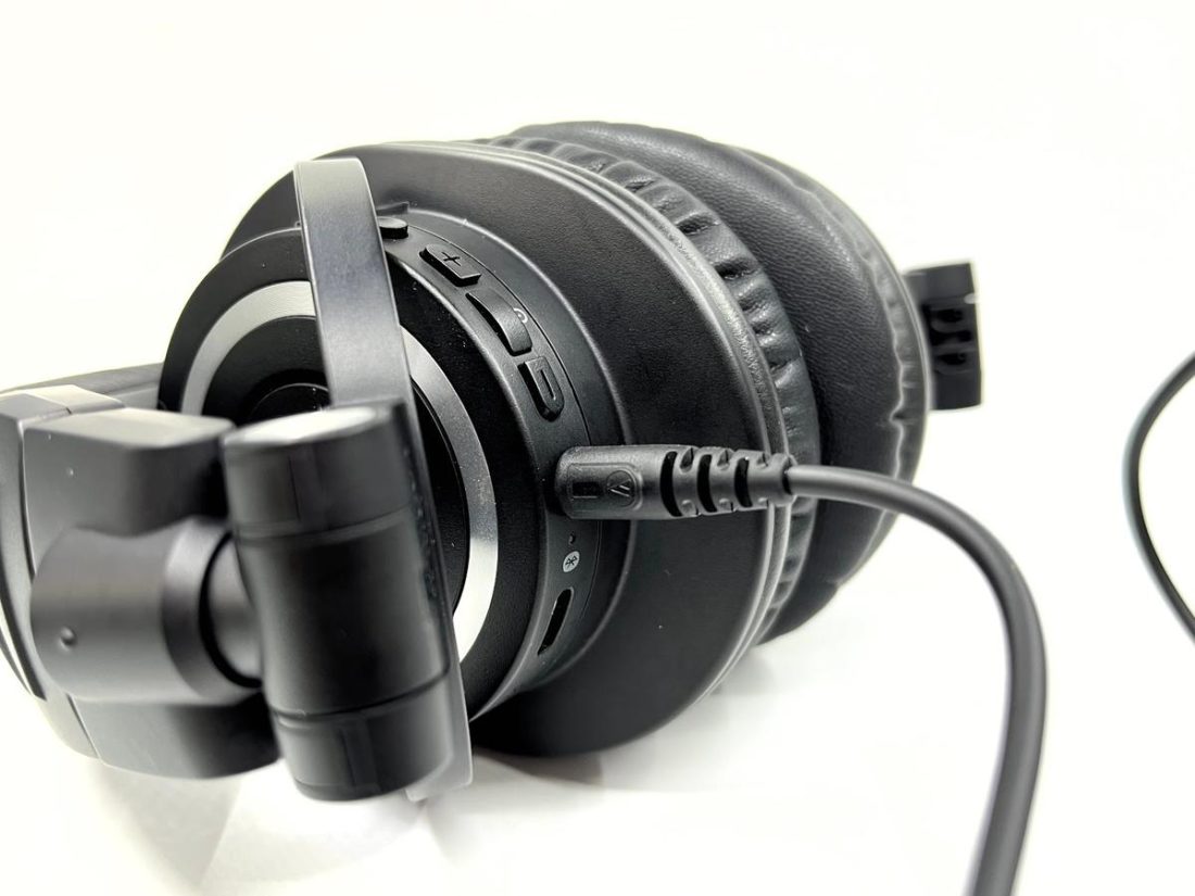 The ATH-M50xBT2 can be connected to your music source with the provided analogue 3.5mm cable.