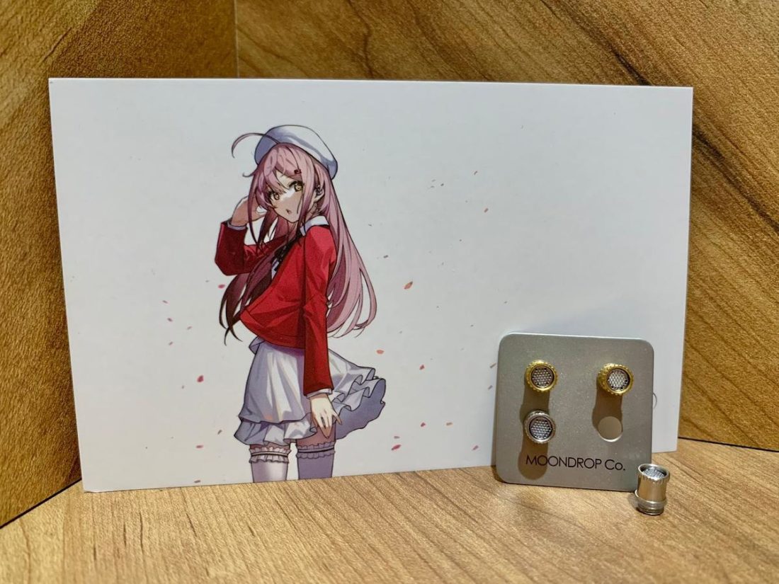 The anime postcard may actually be the most important accessory for our otaku brethren. Maybe it is even more important than the IEM themselves!