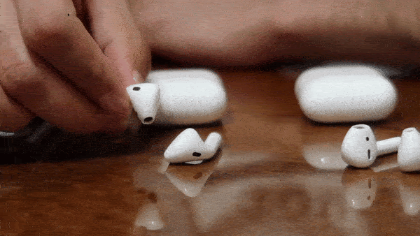 Performing the magnet test of AirPods (From: Youtube/Life Entertainments)