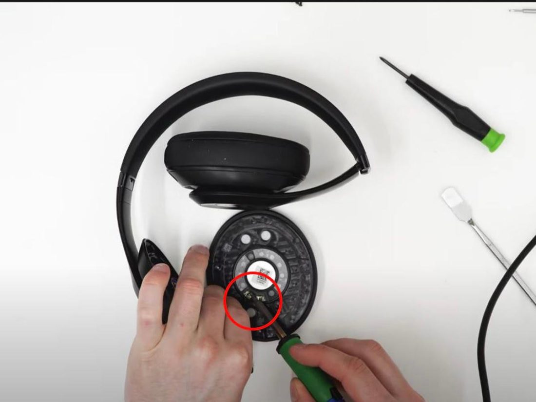 Placing the new Beats headphone speakers (From: Youtube/Joe's Gaming & Electronics)