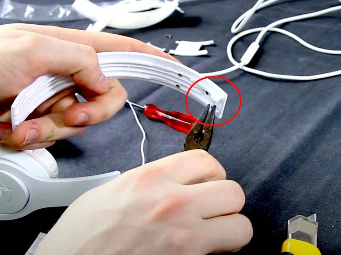 Remove the 4 hinge pins using needle nosed pliers. (From: Youtube/Techscrew)