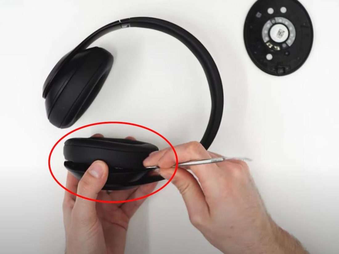 Removing Beats headphone padding (From: Youtube/Joe's Gaming & Electronics)