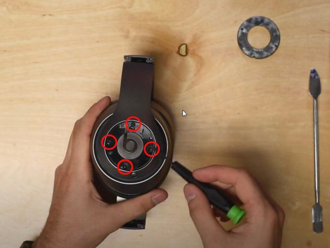 Unscrewing the ear cup to get to the speaker. (From: Youtube/Joe's Gaming & Electronics)