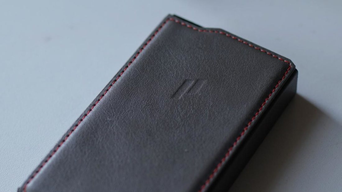 The official leather case of the Cowon Plenue R2.