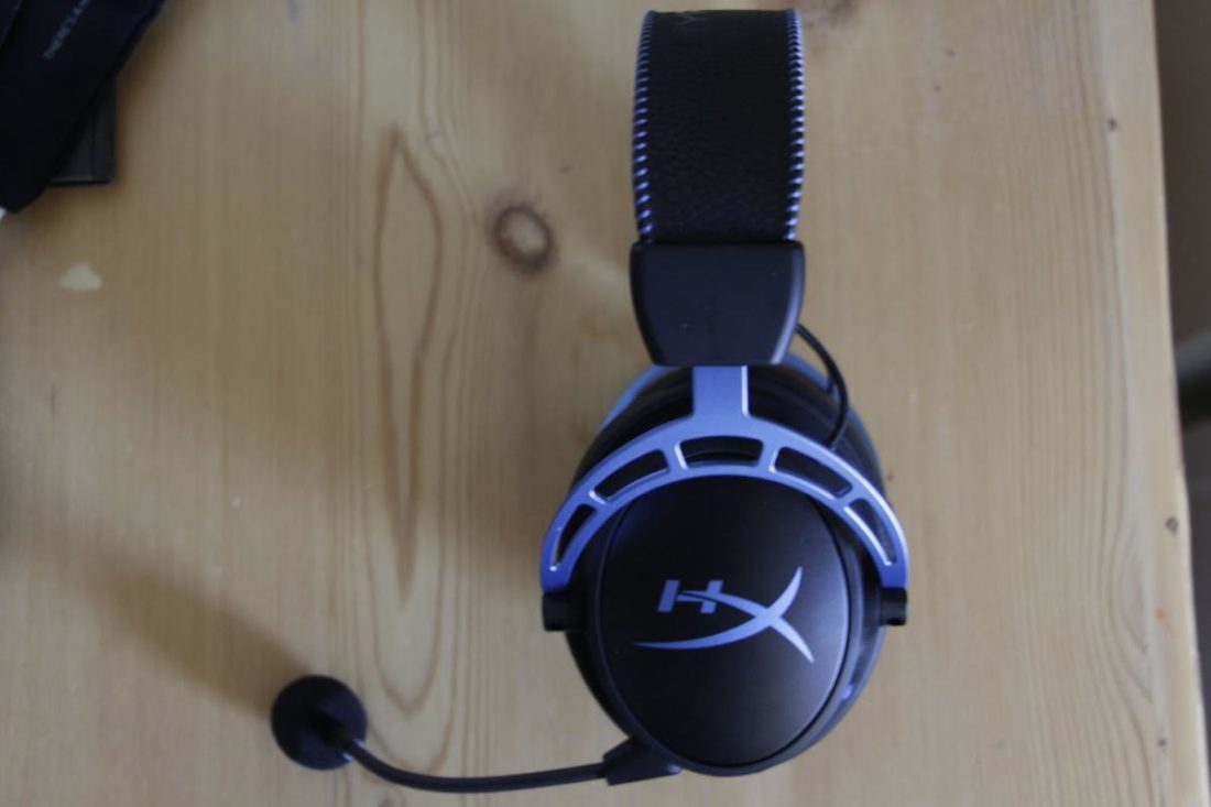 Side profile of the the HyperX Cloud Alpha S.