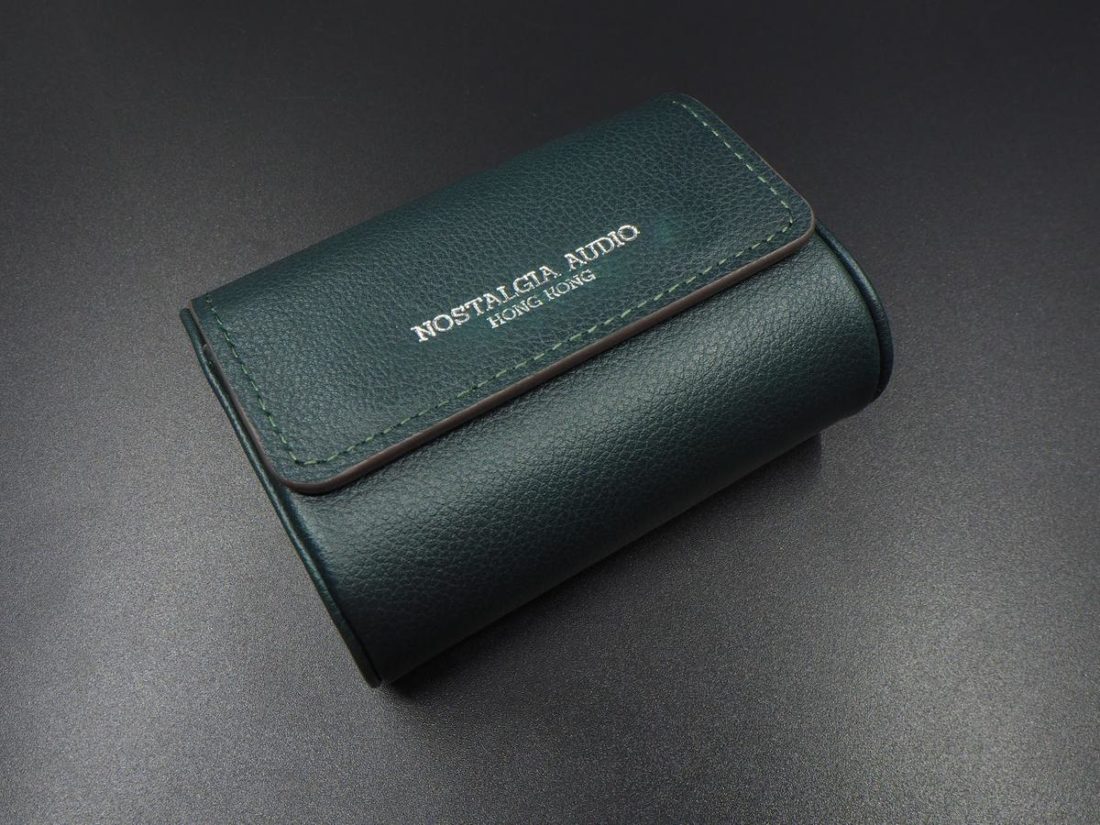 A gorgeous green leather magnetic case complements the Benbulbin faceplate design.