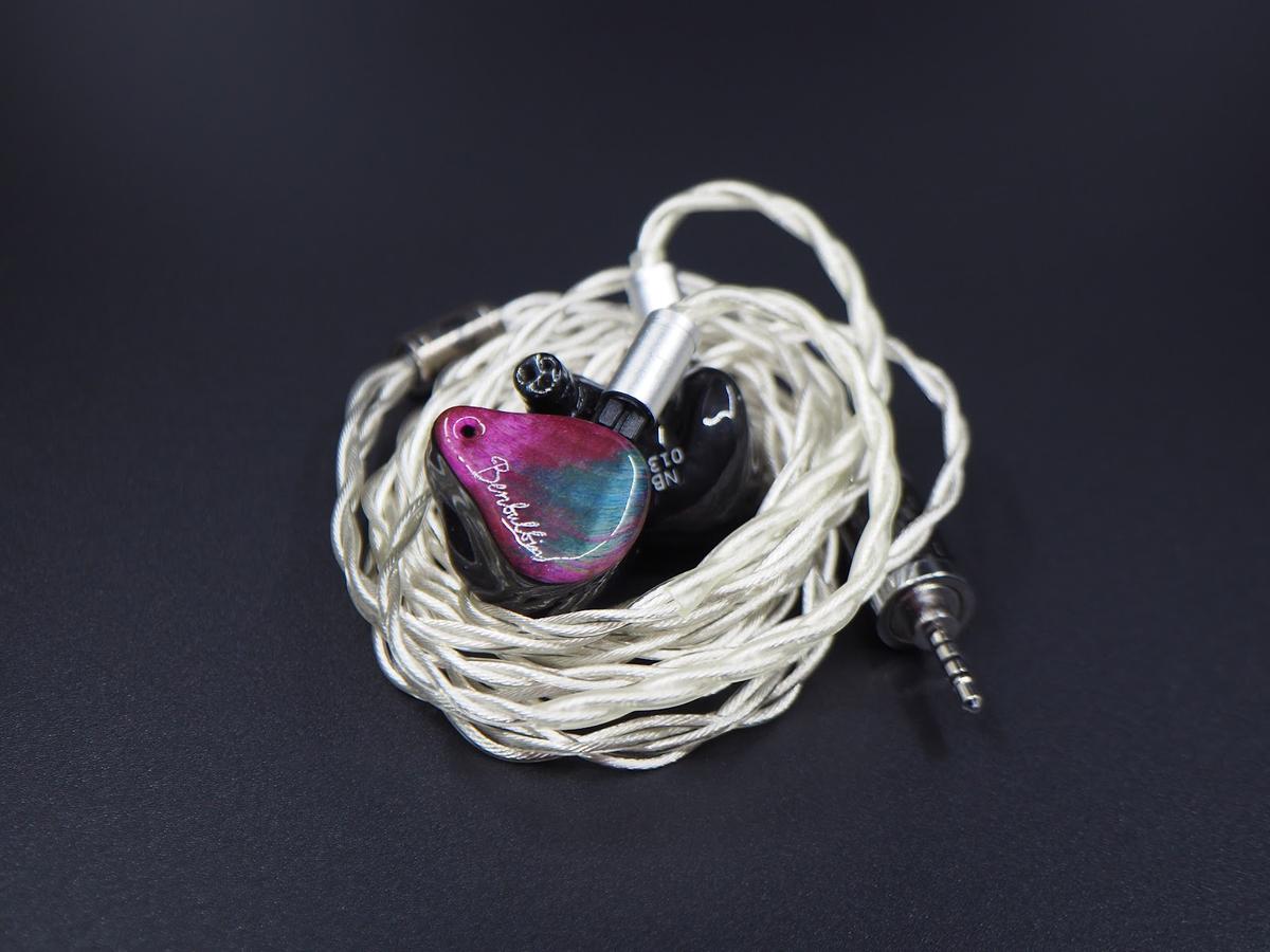 The Benbulbin are the first pair of IEMs released by Nostalgia Audio, a Hong Kong based company.