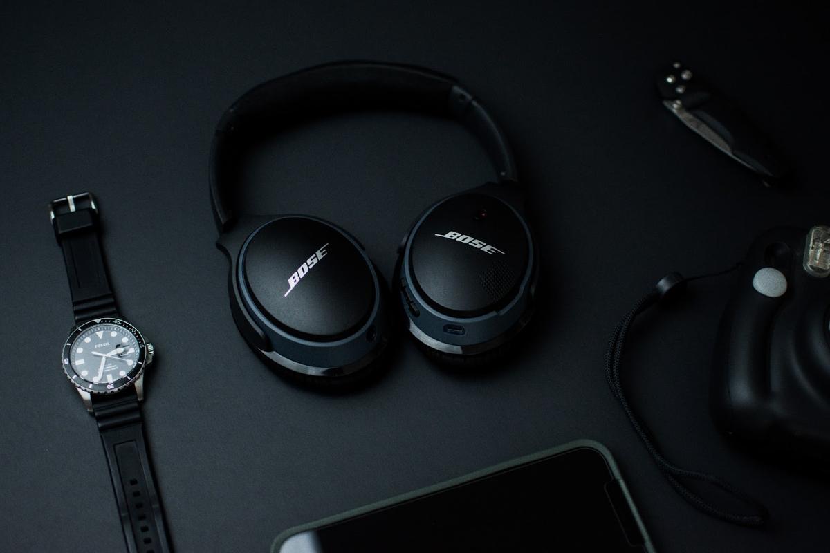 Bose headphones on a desk (From: Unsplash)