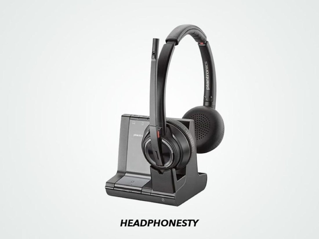 Close look at Plantronics Savi 8220 Headset (From: Amazon)