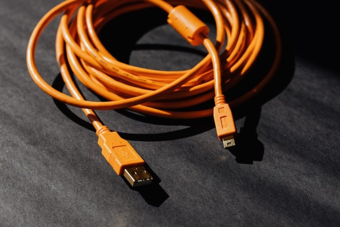 The ferrite bead on the end of the USB wire is intended to protect computer equipment for EMR, not the end user. (Source: Pexels/Karolina Grabowska)