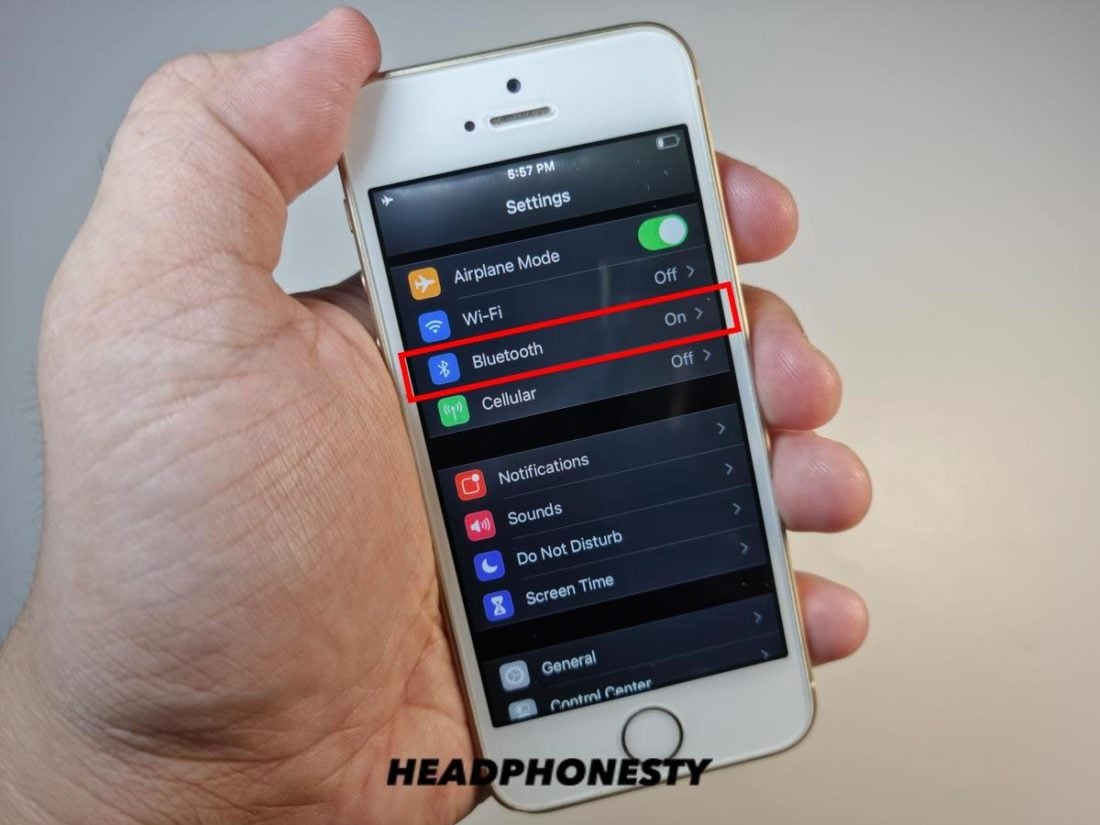 Buka pengaturan Bluetooth iPhone