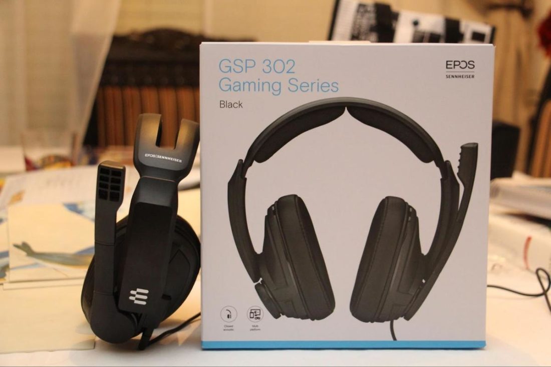 Side profile of the GSP 302 headset held up next to the case.