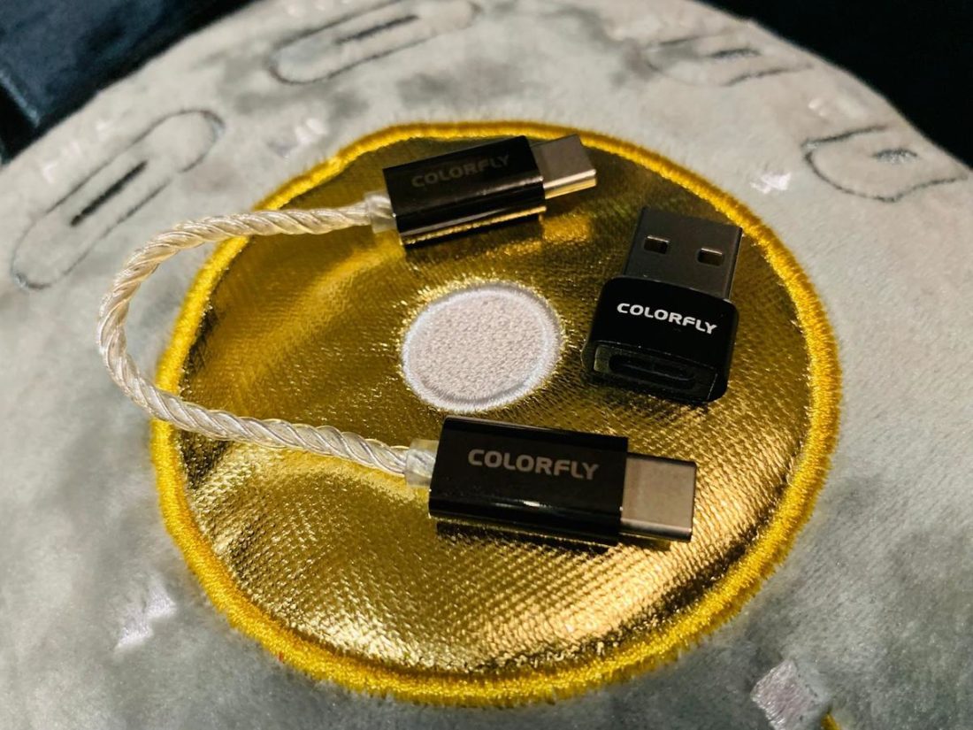 The accessories come with Colorfly's logo on them.