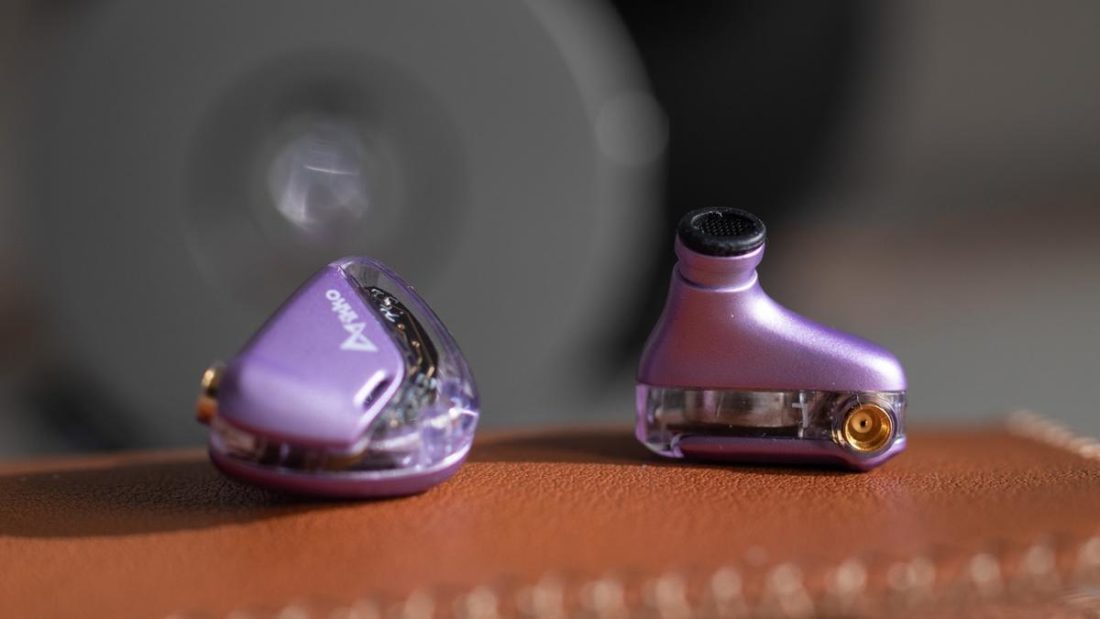 The oval-shaped nozzles can be replaced if they get clogged.