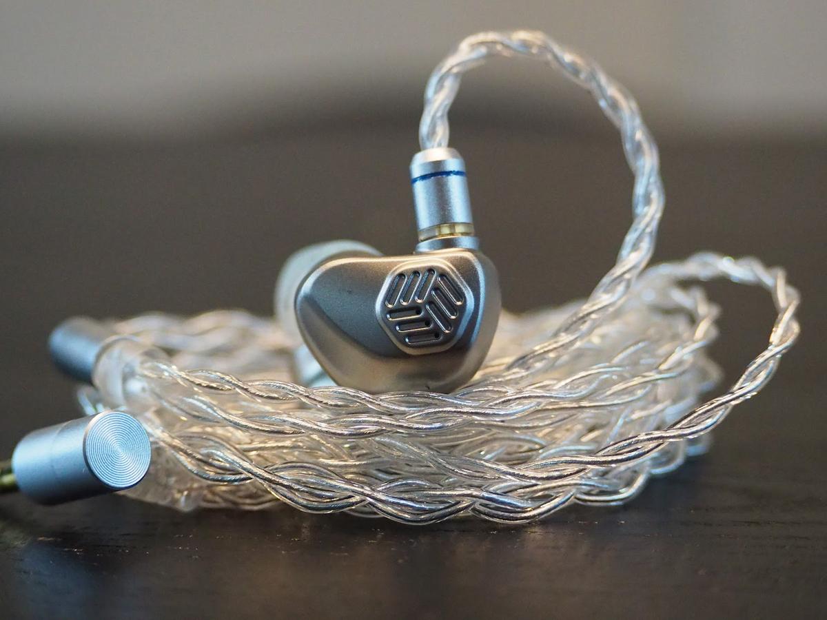 The AM850 MK2 are the latest mid-fi tier IEMs from Astrotec.