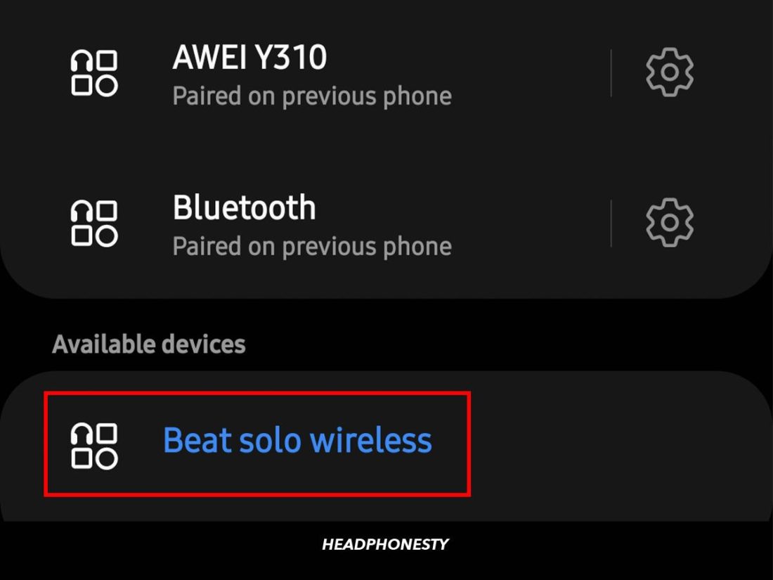 Selecting Beats Solo Wireless headphones