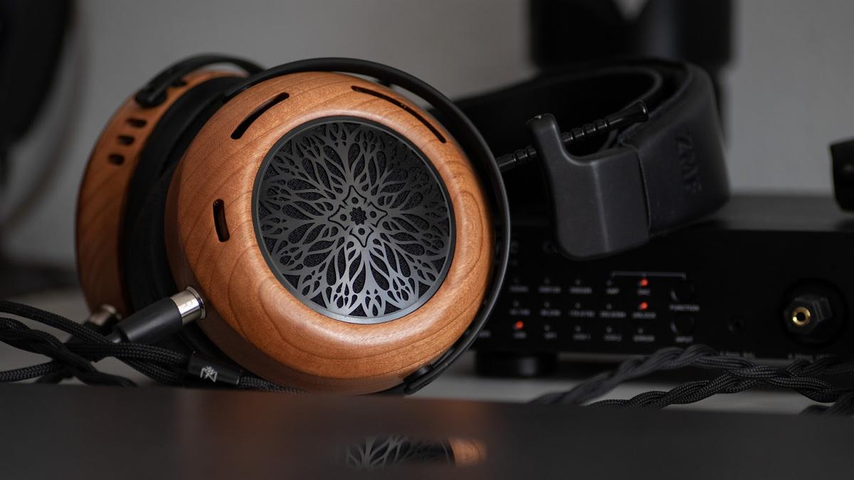 ZMF Atrium paired with the Questyle CMA-400i.
