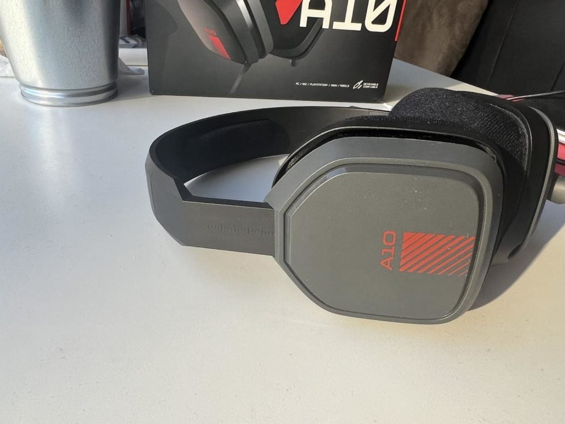 The headband doesn't adjust fluidly on the A10 headset.