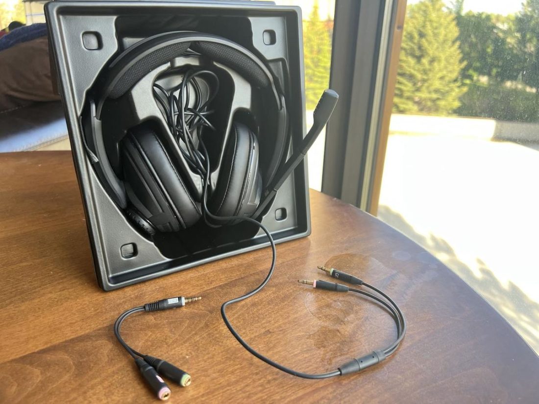 The GSP 302 include a PCV O5 Combo audio adaptor.