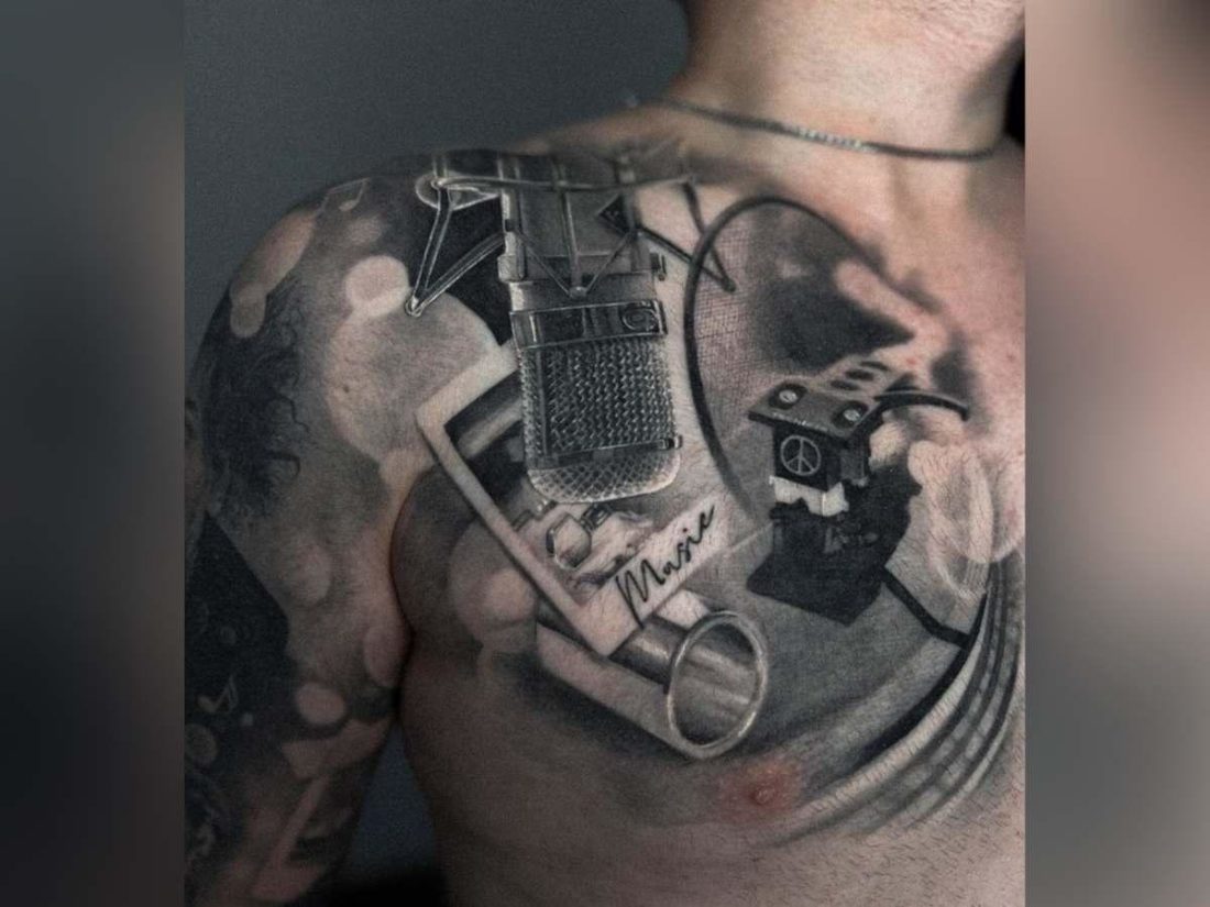 Vintage Recording Mic Tattoo (From: Instagram/soojjosstattoo)