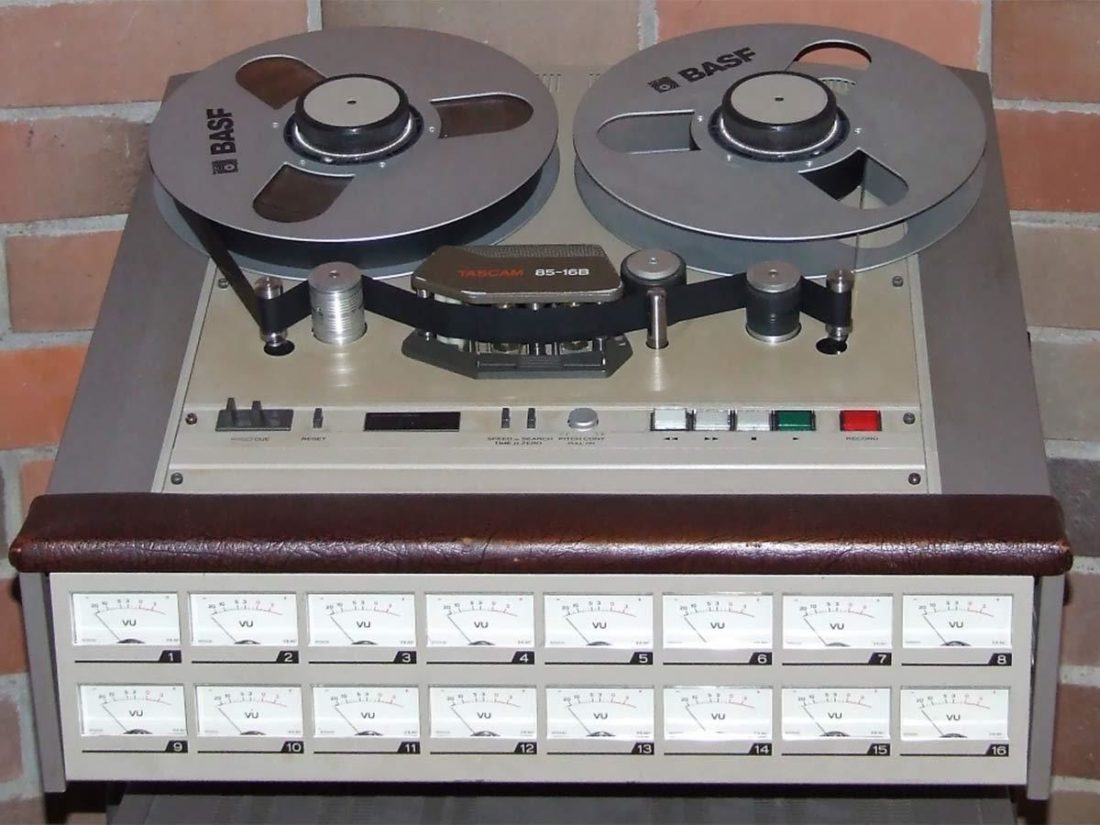 The TASCAM 85 16B analog tape multitrack recorder is somewhat similar to the Soundstream DAW (From: Wikimedia Commons).
