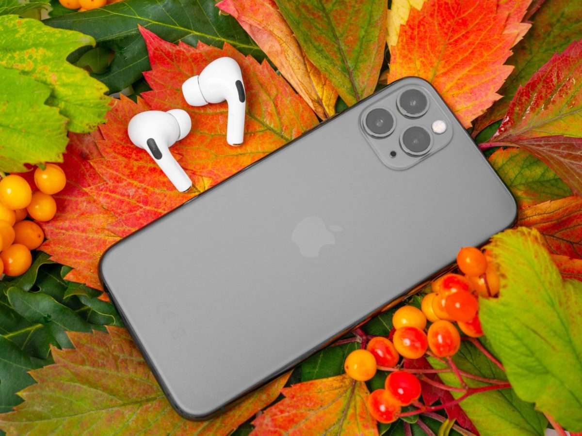 How to On AirPods Without A No-Fuss Guide - Headphonesty