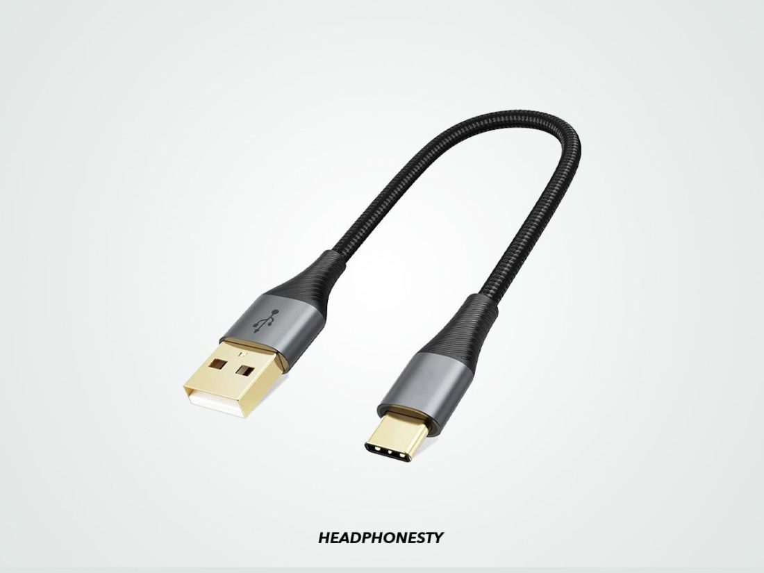 Close look at USB A and C plugs (From: Amazon.com).