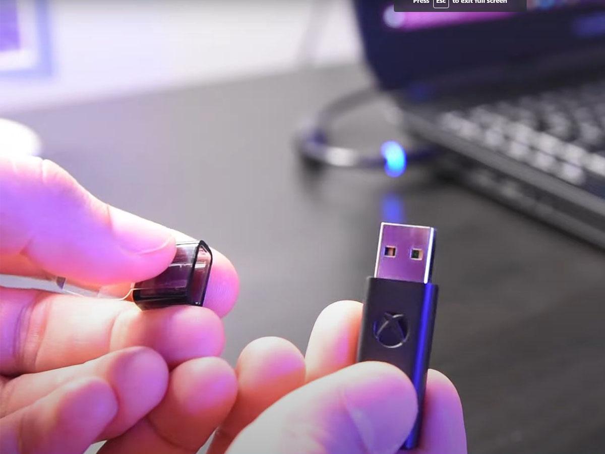 Plug the USB dongle (From: YouTube/Liakouras Momentz)