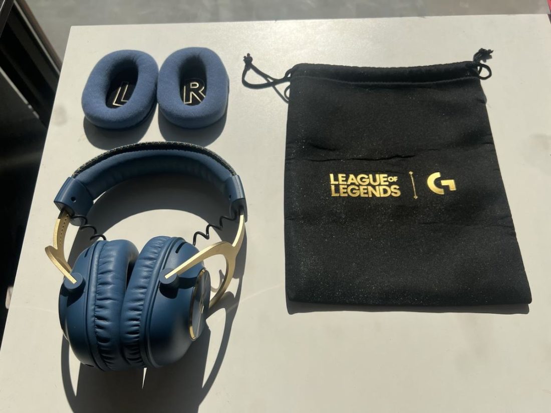 The optional cloth ear pads and travel bag for the G Pro X.