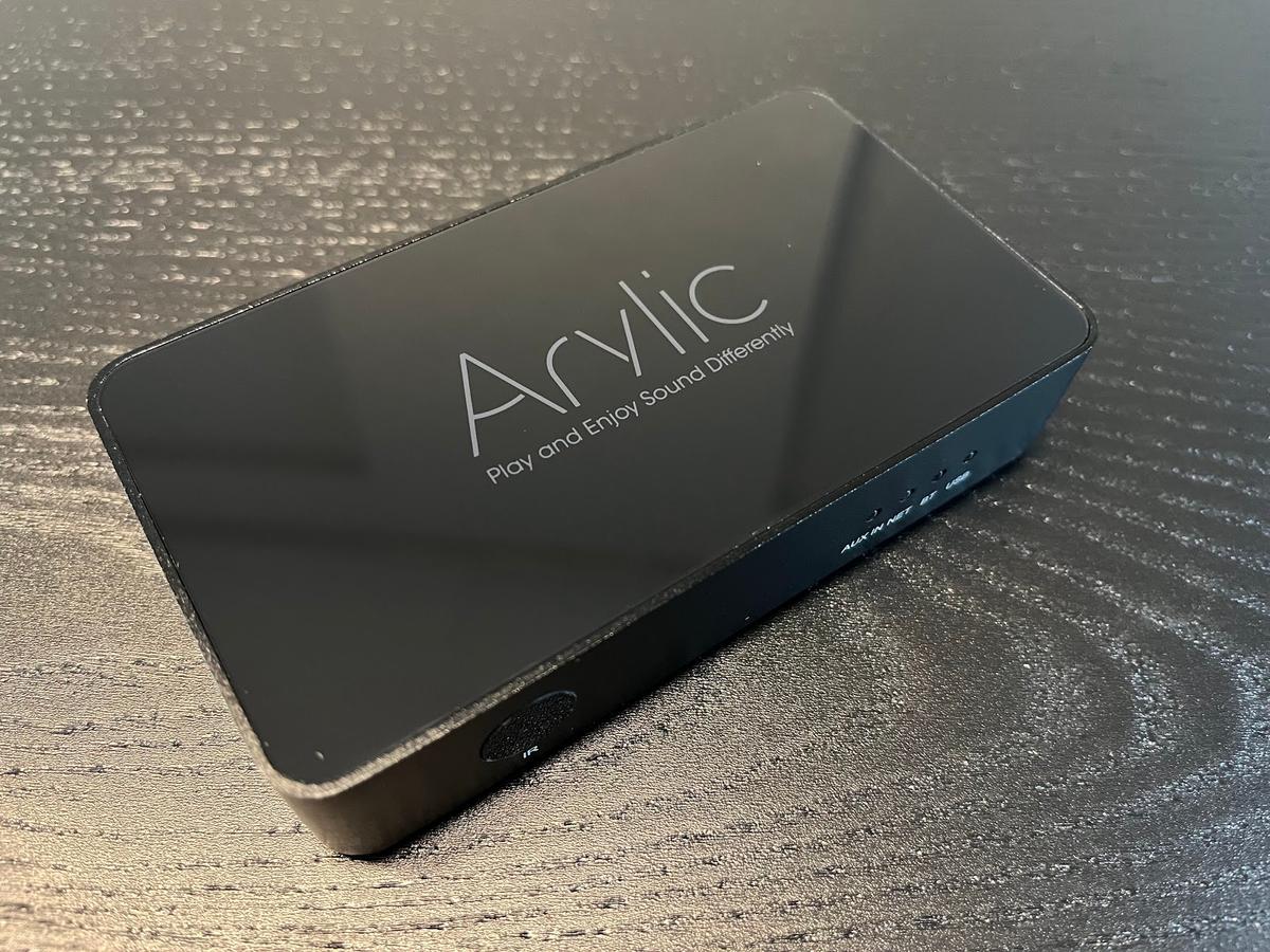 The acrylic top panel with Arylic logo makes the S10 classy.
