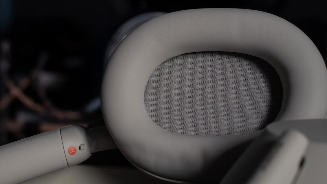 Proximity sensor inside the ear-cup can sense if the headphones are worn.