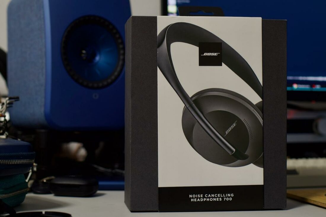 The Bose Noise Cancelling Headphones 700 come in an envrionment-friendly, recyclable package.