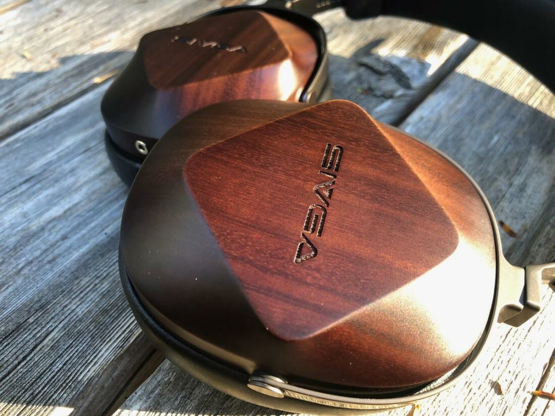 The dark stained Rosewood looks gorgeous.