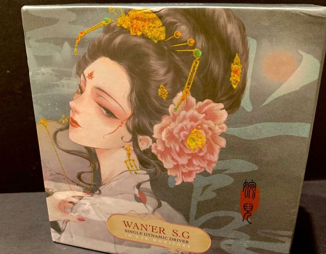 In a sea of dime-a-dozen, hackneyed anime waifu packaging, Wan'er's elegant portrait is a breath of fresh air (and a sight for sore eyes)!