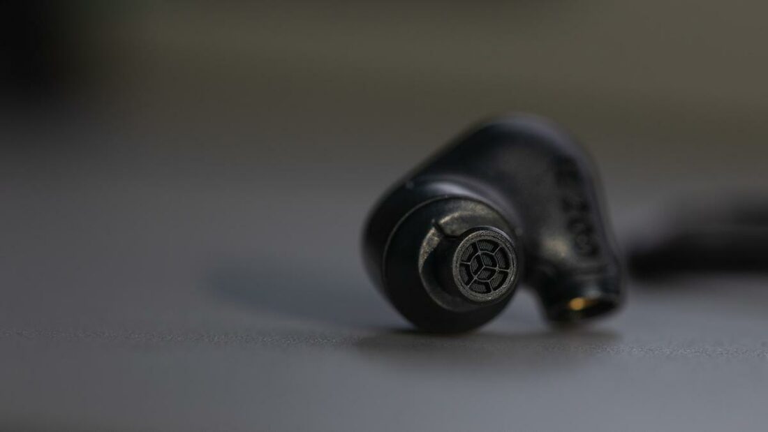 オーディオ機器 イヤフォン Review: Sennheiser IE 200 – Instant Hit - Headphonesty
