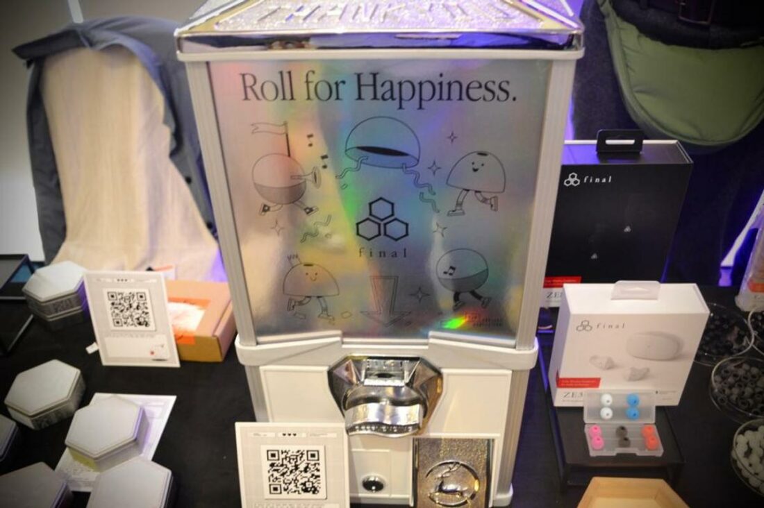 For SGD$10, attendees could try their luck at a sure-win machine!