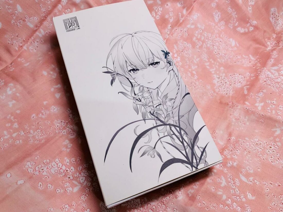 The 蘭 symbol for orchid graces the packaging, in addition to the quintessential Moondrop waifu.