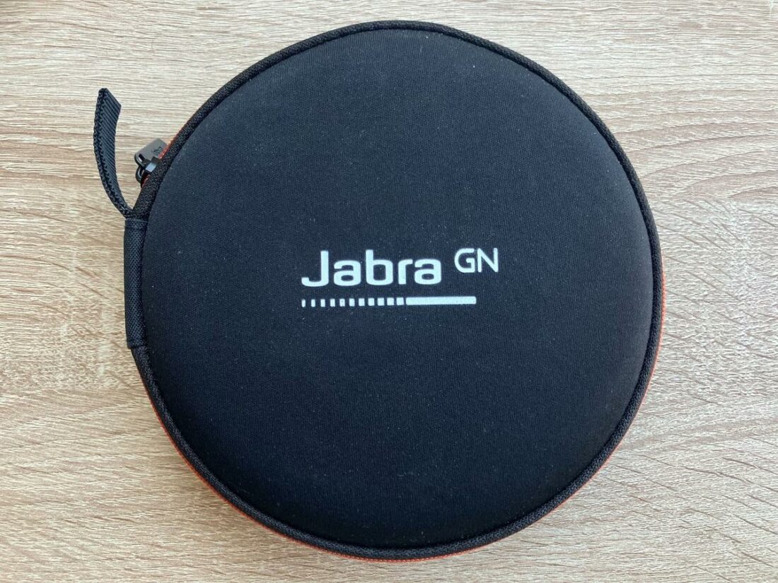 The headset comes in a compact zippered carrying case.