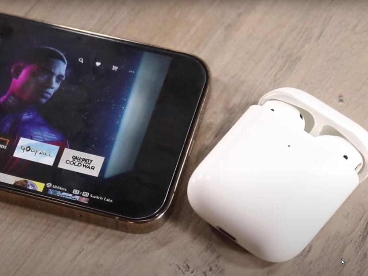 Connect AirPods to the mobile device. (From: Youtube/Cozy Alpaca)