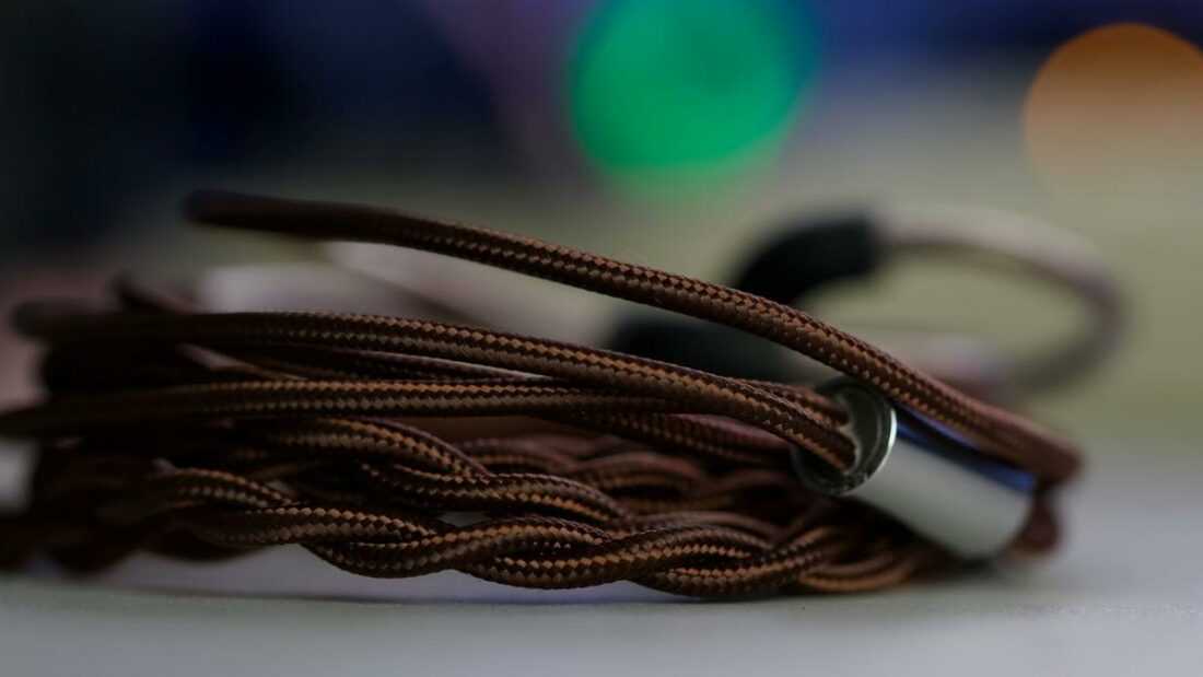 The stock cable has a fabric sheathing which can be microphonic.