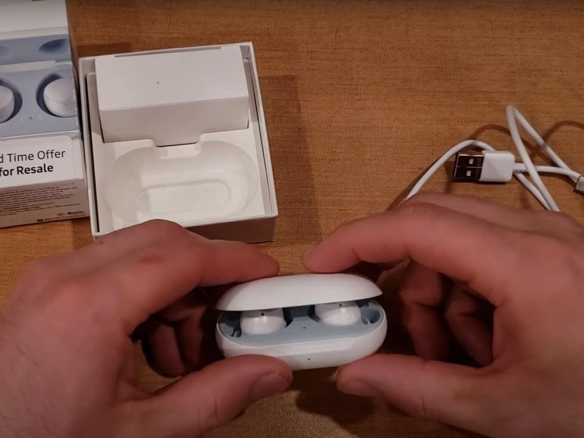 Galaxy Buds in the charging case (From: Youtube/How to Smartphone)