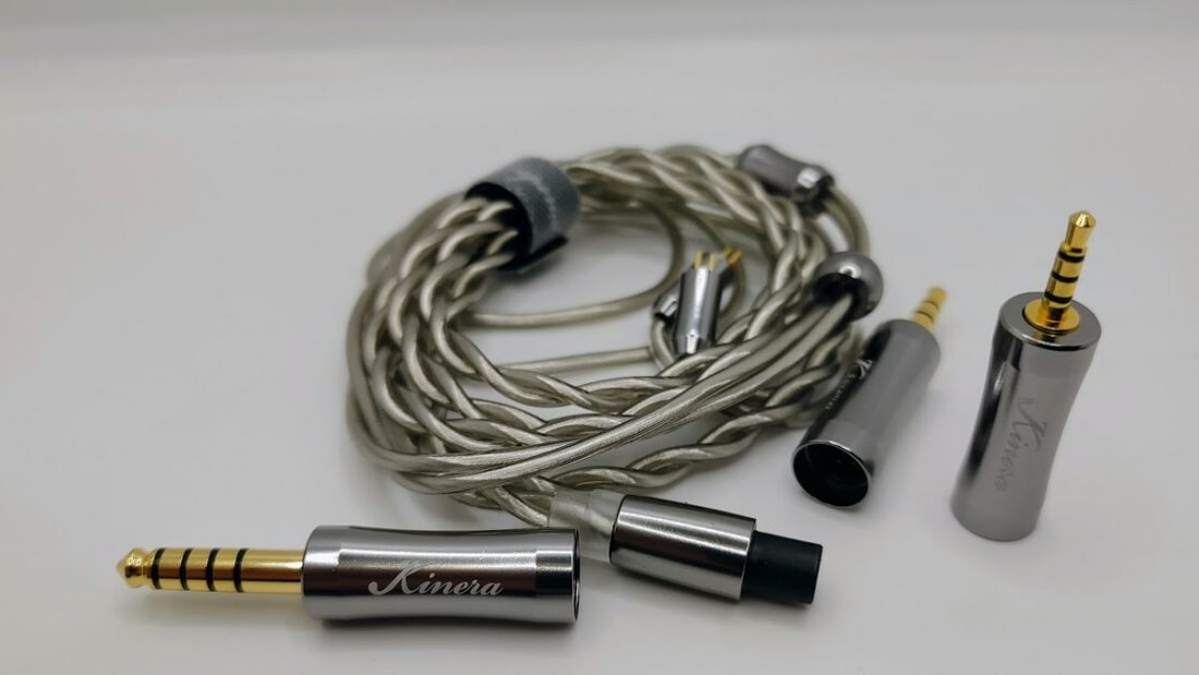 The included modular, intertwined 6N OCC cable is a fine cable from end to end.