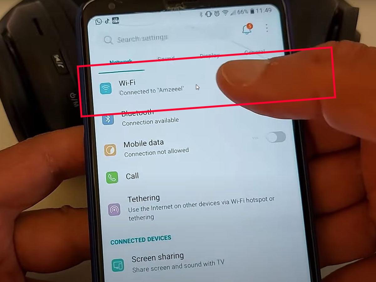 Make sure your phone and Roku streaming device are connected to the same WiFi network. (From: Youtube/Amzeeel)