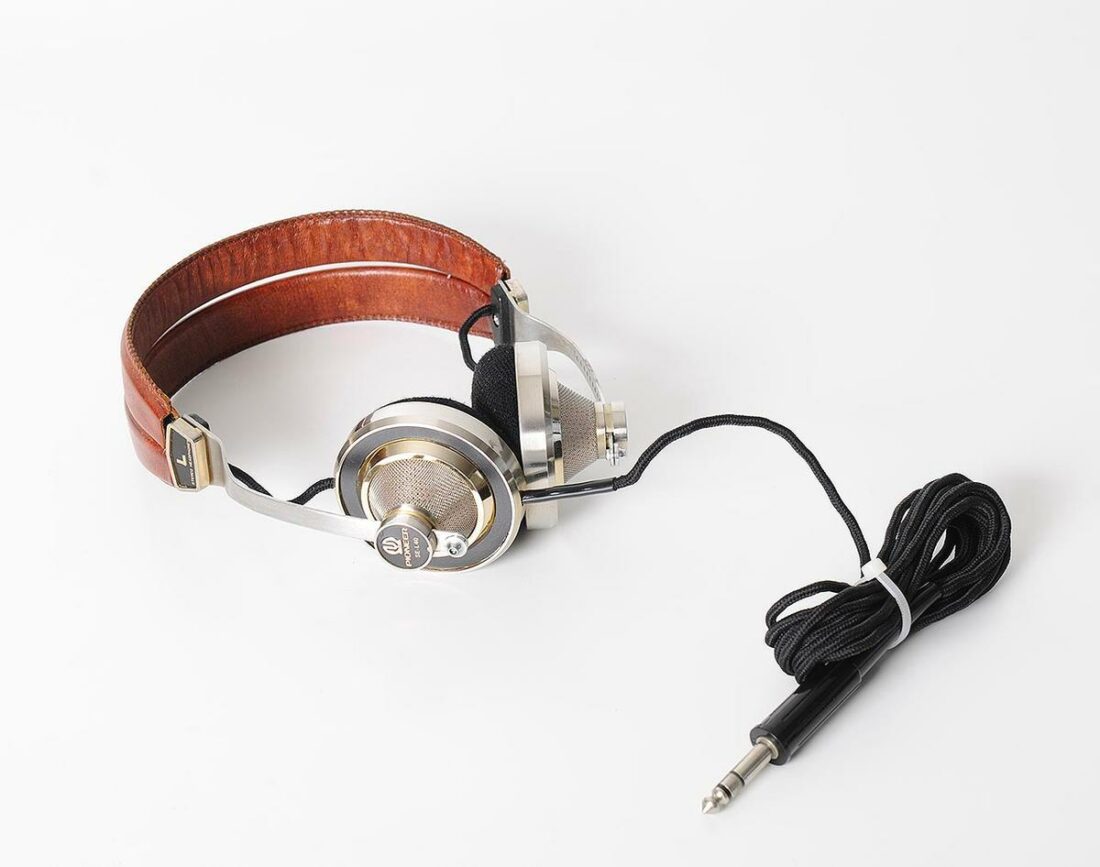 Close look at Pioneer SE-L40 headphones (From: SpringAir) https://www.springair.de/en/pioneer-se-l40-headphones/h76750