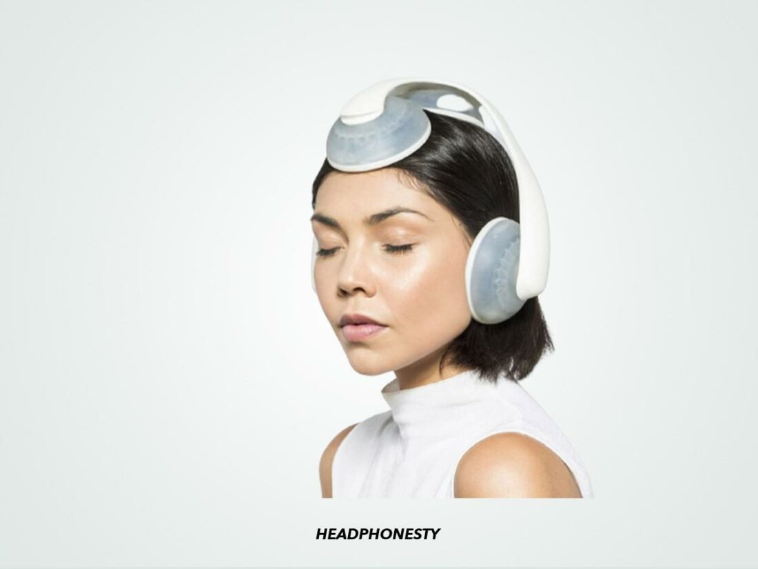 Close look at the Inmergo Headphones (From: Dezeen).