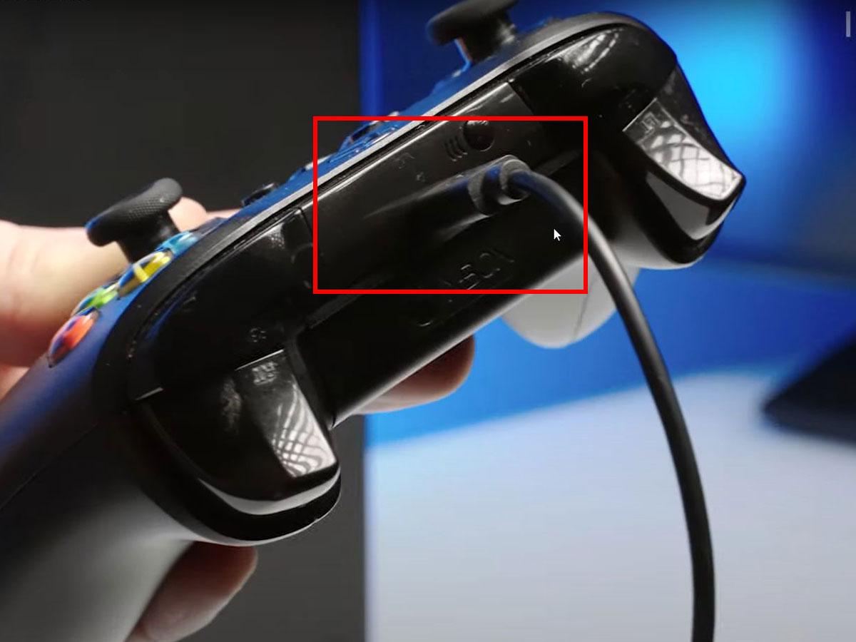 Connect a USB cable from your Xbox contoller to your Xbox console. (From: Youtube/Insider Tech)
