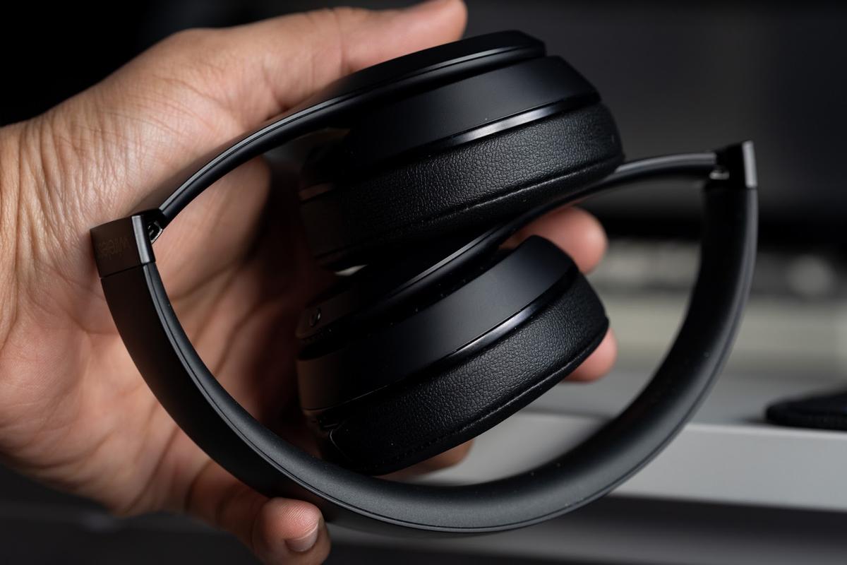 Beats Solo3 Wireless are easy to fold and carry around.
