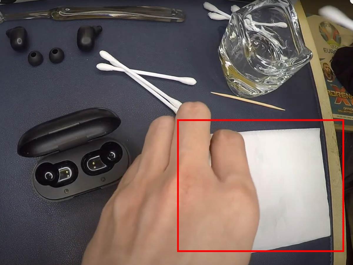 Use a clean, dry cloth to wipe down the earbuds. (From: Youtube/ying Newton)